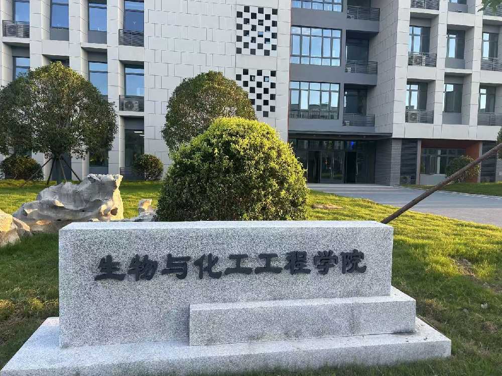 罗山县扬州职业大学体育场高杆灯项目